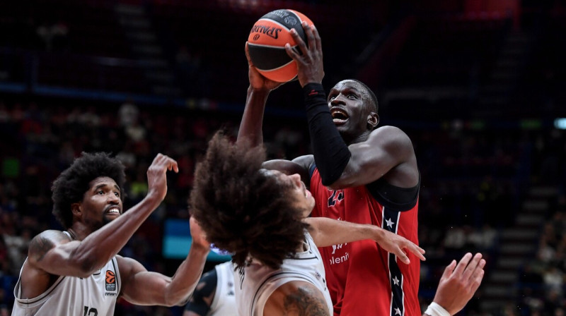 Milānas "Olimpia" basketbolists Usmans Diops uzbrukumā. Foto: Olimpia Milano