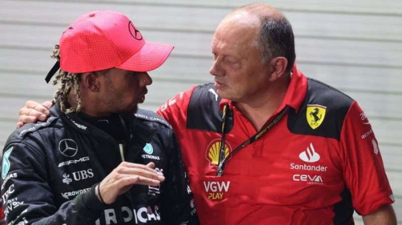 Lūiss Hamiltons un "Ferrari" tagadējais boss Frederiks Vasūrs. Foto: f1.com