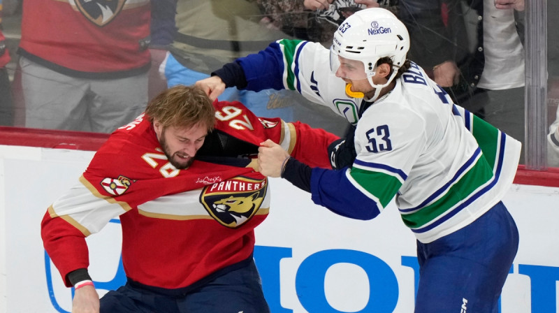 Uvis Balinskis un Teodors Bļugers. Foto: AP/Scanpix
