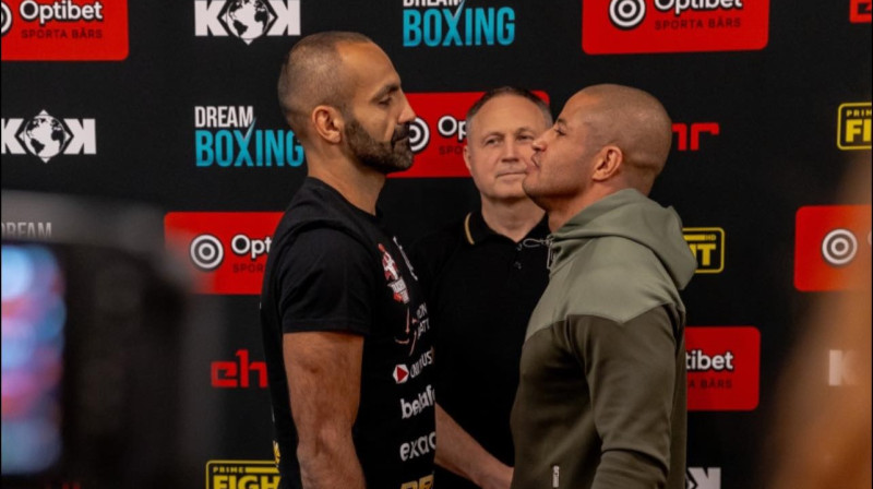 Zaurs Džavadovs ar Rodrigo Fereiru
Foto: kokfights.com