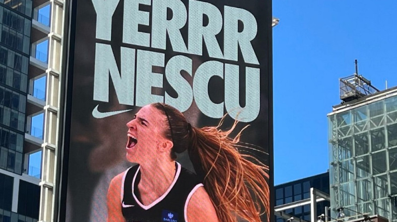 "Nike" milzu plakāts 34. ielā Ņujorkā. Foto: New York Liberty