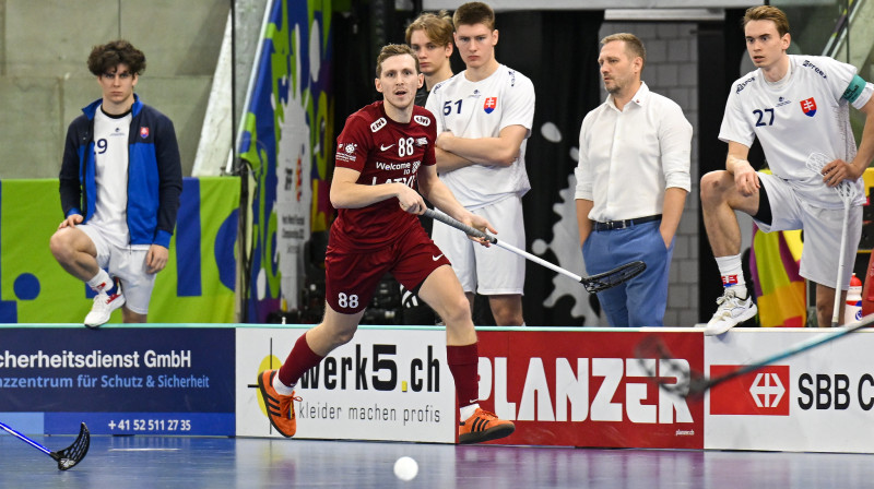 Rolands Kovaļevskis (#88) tika atzīts par labāko mačā pret slovākiem, foto: IFF Floorball