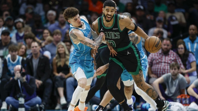 Džeisons Teitums pret Lamelo Bolu Foto: RC/Scanpix