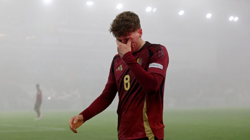 Beļģijas valstsvienības futbolists Arne Engelss pēc Budapeštā piedzīvotā zaudējuma Izraēlai. 
Foto: Bernadett Szabó/Reuters/Scanpix