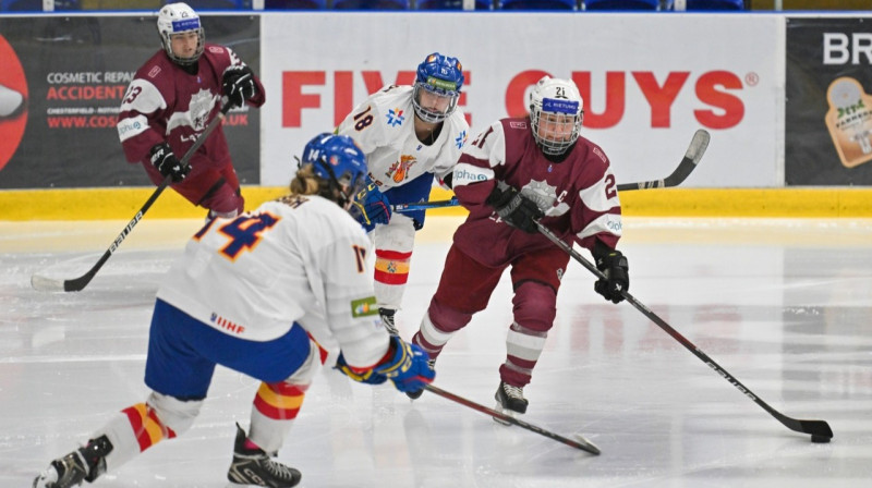 Mirklis no Latvijas un Spānijas valstsvienību spēles. Foto: LHF