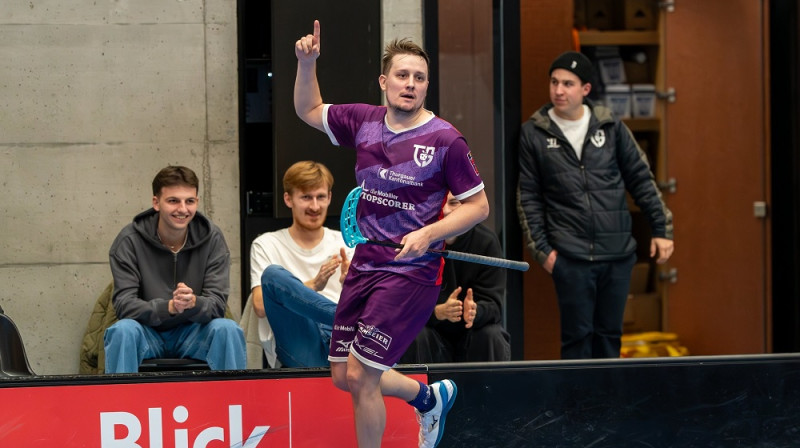 Peters Kotilainens guva četrus vārtus un izdarīja tikpat piespēļu uzvarētajā spēlē pret Daniela Aņa "Uster", foto: Floorball Thurgau