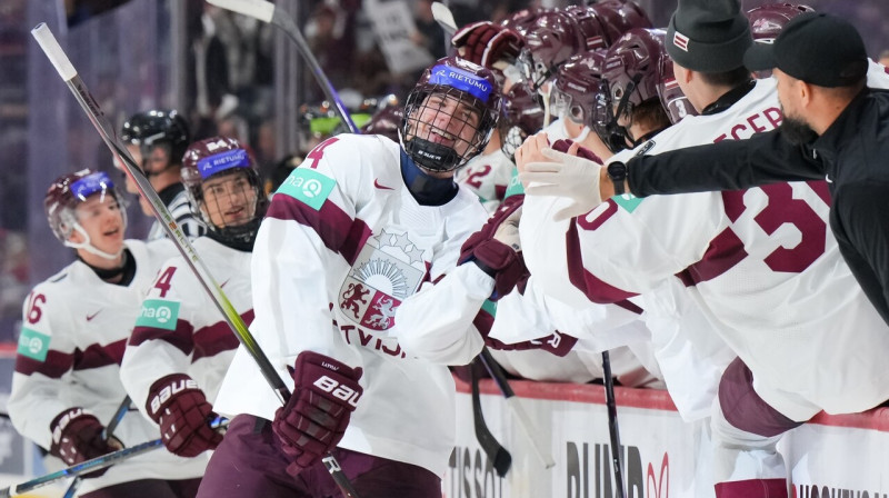 Olivers Mūrnieks pēc vārtu guvuma. Foto: IIHF