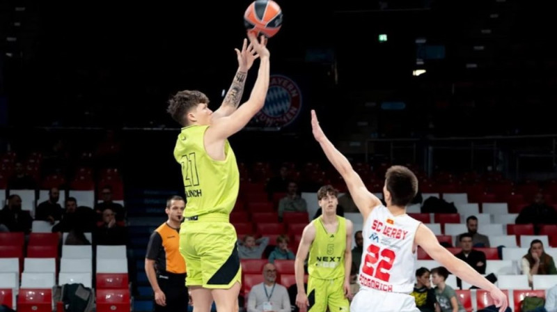 Ričards Aizpurs metienā Foto: euroleaguebasketball.net