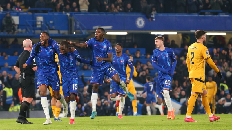 Londonas "Chelsea" futbolisti pēc vārtu guvuma. Foto: Katie Chan/Zumapress.com/Scanpix