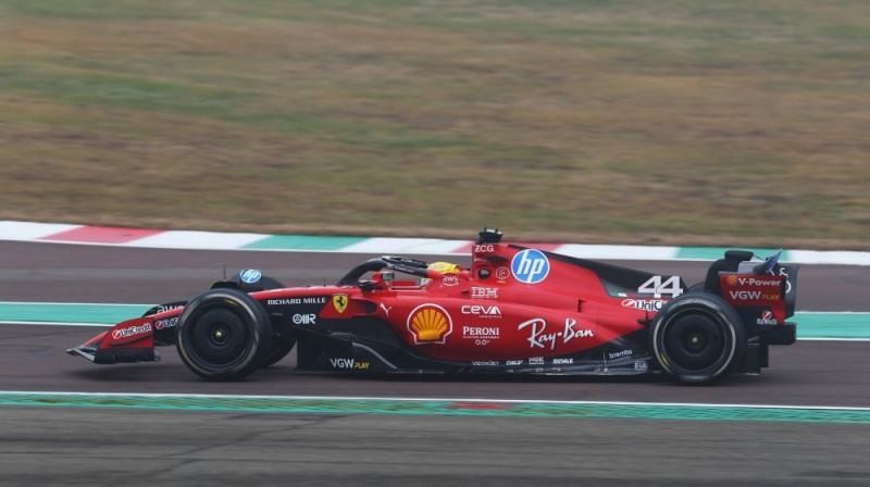 Luiss Hamiltons "Ferrari" bolīdā Foto: F1/X