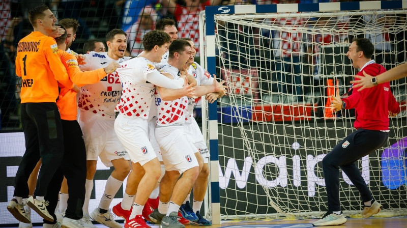 Horvātijas valstsvienības handbolisti pēc uzvaras ceturtdaļfināla spēlē. Foto: Hrvatski rukometni savez