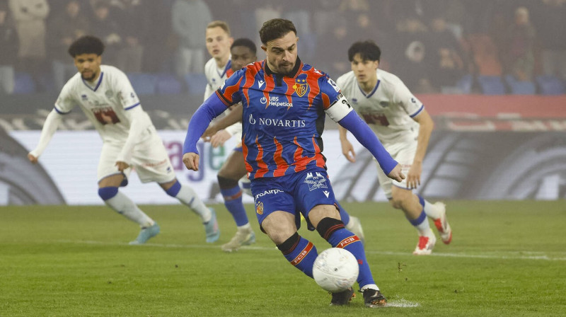 Mirklis pirms Džerdans Šačiri panāk 1:1 Bāzeles cīņā pret Lucernu. Foto: Grant Hubbs/Steinsiek.ch/Imago Images/Scanpix