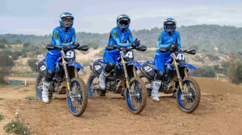 Kārlis Alberts Reišulis (no labās) ar komandas biedriem. Foto: Yamaha