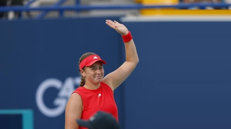 Aļona Ostapenko. Foto: @ellenperez95 / Mubadala Abu Dhabi Open