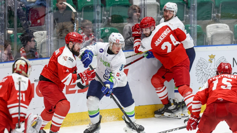 Mirklis no Polijas un Slovēnijas valstsvienību spēles Sosnovecā. Foto: Polski Hokej