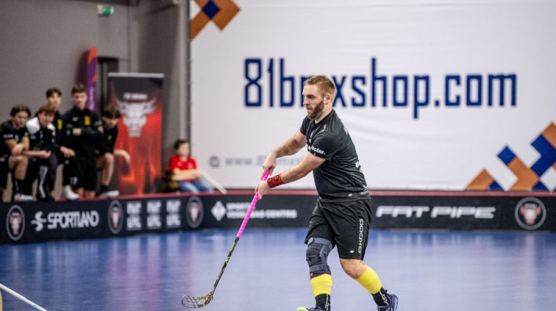 Ivo Balodis guva uzvaras vārtus mačā pret Irlavas komandu, foto: Floorball.lv