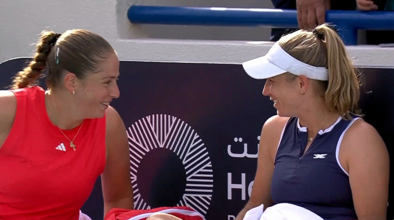 Aļona Ostapenko un Elena Peresa. Foto: @kostekcanu / WTA