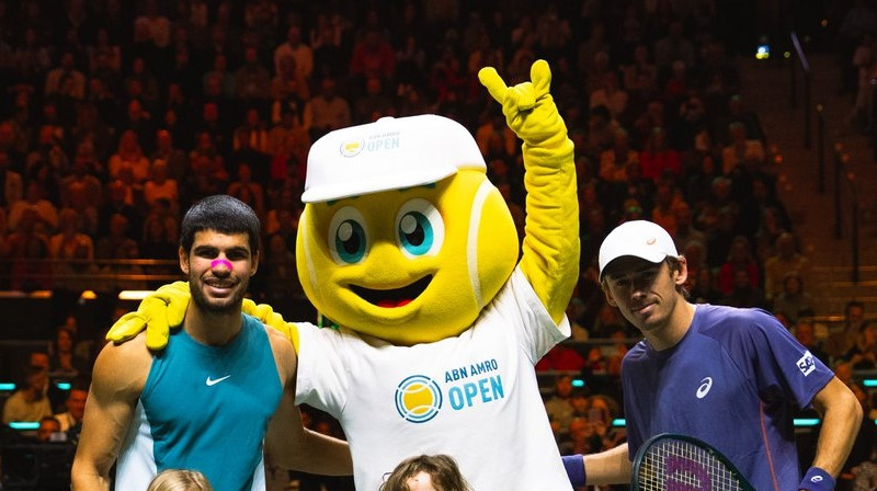 Karloss Alkarass, turnīra talismans, Alekss de Monors. Foto: ATP Tour
