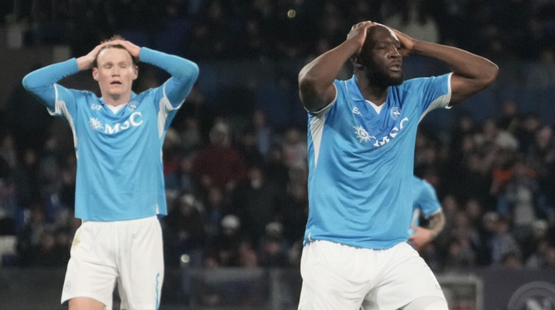 Neapoles komandas futbolisti Skots Maktominejs un Romelu Lukaku. Foto: Cesare Abbate/EPA/Scanpix