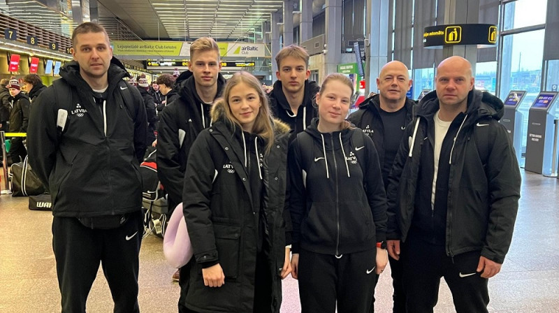 V.Burceva un A.R.Zariņa priekšplānā. Foto: SKi.lv