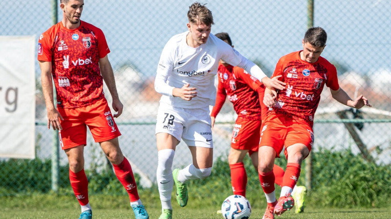 Valerijs Lizunovs spēlē pret Rivnes "Veres". Foto: FC RFS