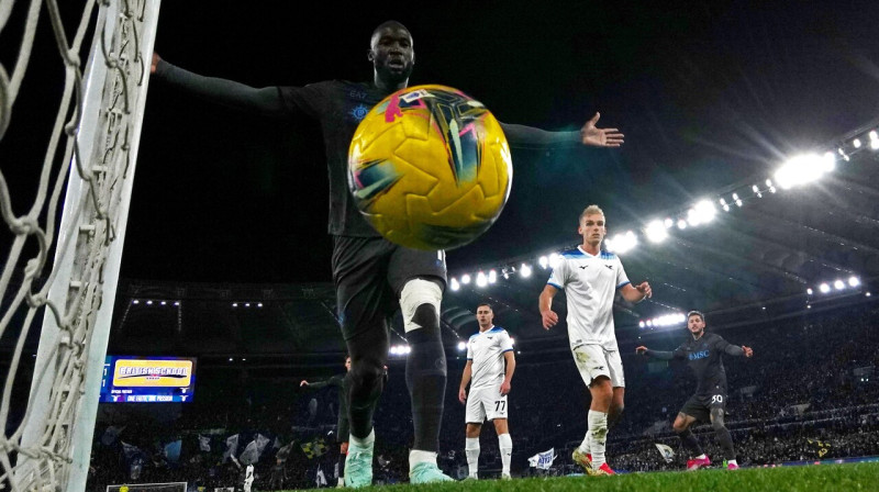 Romelu Lukaku pēc Neapoles vārtu guvuma pret Romas "Lazio". Foto: Alberto Lingria/Reuters/Scanpix