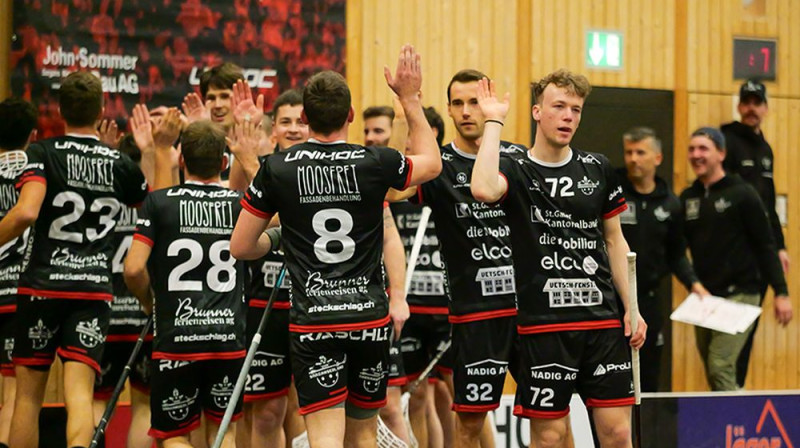 Andris Rajeckis (#32) ar komandas biedriem, foto: Dani Ackermann