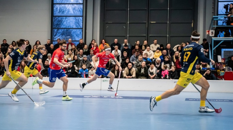 Pēteris Trekše (fonā) ticis pie astotā vārtu guvuma šosezon, foto: Anssi Koskinen