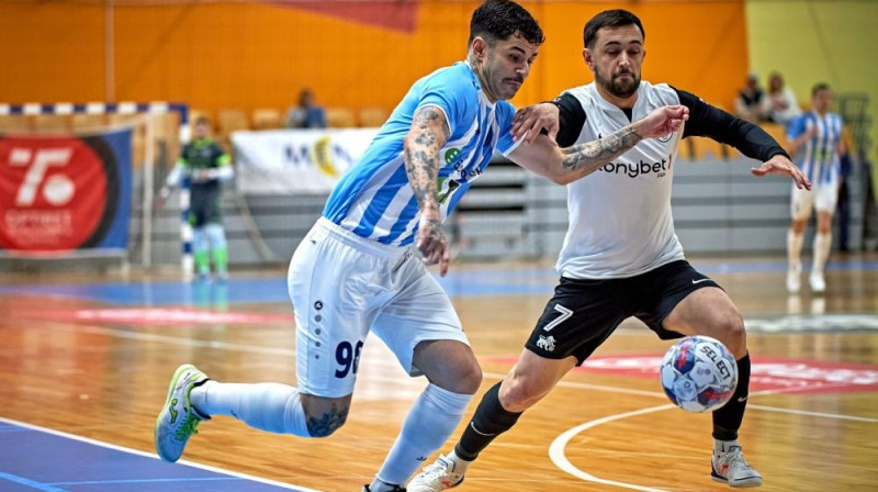 "Riga" futzālists Daniels Silva (pa kreisi) Foto: Riga futsal/Facebook