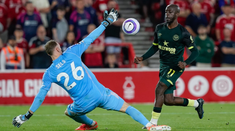 Mirklis pirms Brentfordas uzbrucēja Joana Visā vārtu guvuma Notingemā. Foto: Andrew Yates/Zumapress.com/Scanpix