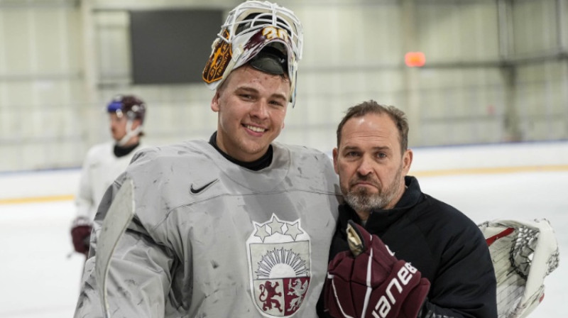 Gustavs Grigals un Artūrs Irbe. Foto: Guntis Lazdāns/LHF