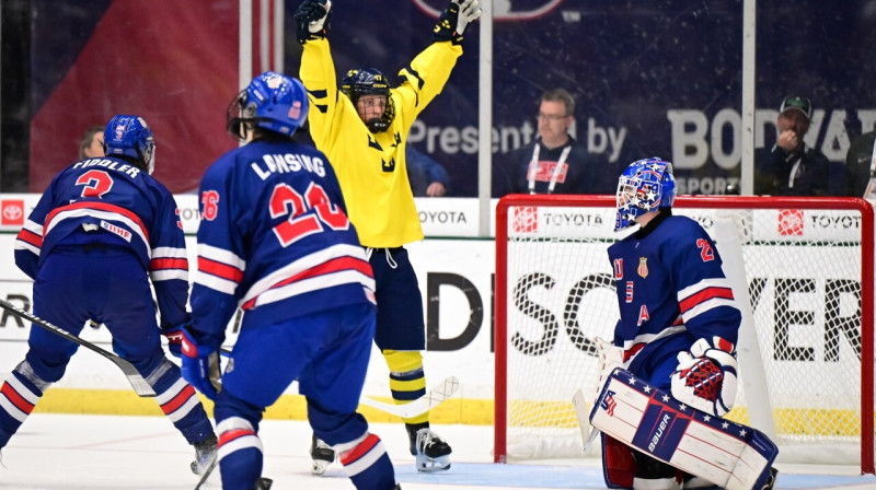 Mirklis pēc Zviedrijas U18 valstsvienības vārtu guvuma pusfinālā pret ASV izlasi. Foto: Tim Austen/IIHF