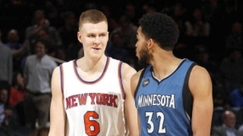 Kristaps Porziņģis un Kārls Entonijs Taunss 2015. gadā, viņu pirmajā savstarpējā spēlē. Foto: Knicks.com