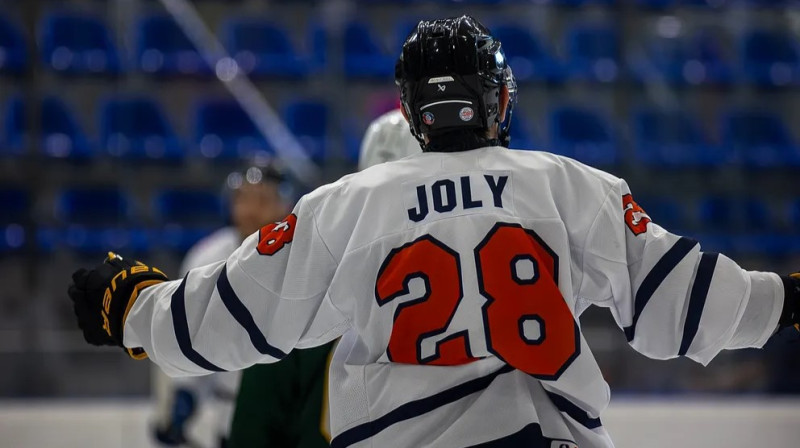 Nīderlandes valstsvienības uzbrucējs Dartanjans Džolijs. Foto: Ijshockey Nederland
