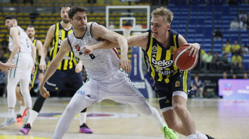 Artūrs Žagars spēlē pret Izmiras "Pınar Karşıyaka". Foto: Fenerbahçe Beko