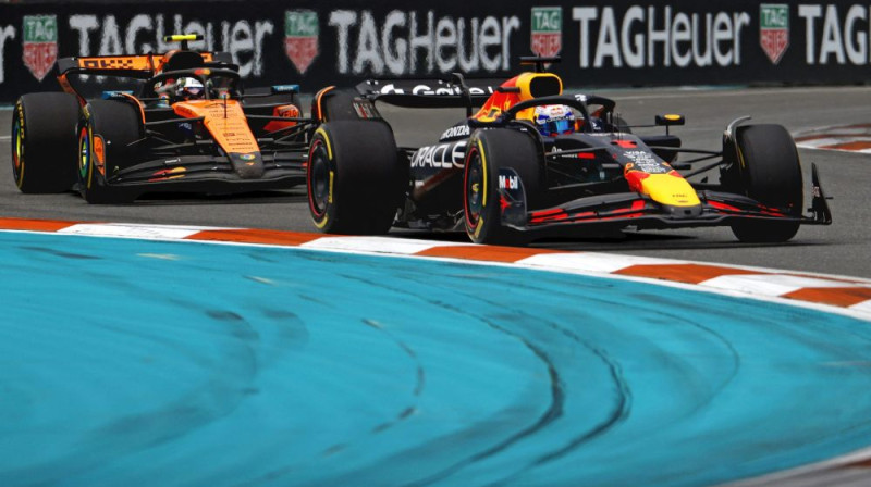 Makss Verstapens un Lando Noriss. Foto: Motorsport.com