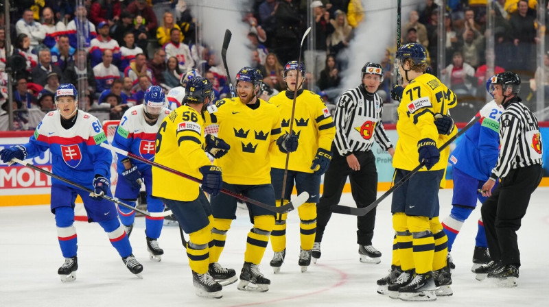 Mirklis pēc Zviedrijas valstsvienības vārtu guvuma spēlē pret Slovākiju. Foto: André Ringuette/IIHF