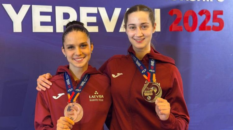 Aleksandra Mihailova un Beata Girvica. Foto: Latvijas Karatē federācija
