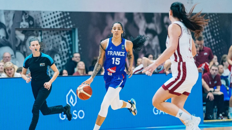 Gabija Viljamsa un Paula Strautmane 2024. gada 10. novembrī. Foto: FIBA