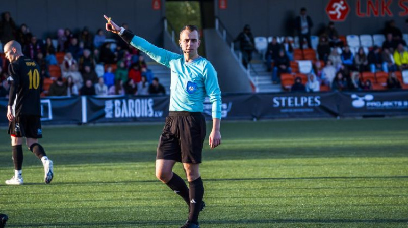 Spēles galvenais tiesnesis Kārlis Rozītis. Foto: Leevon PPK