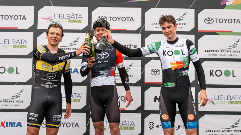 No kreisās: G.Lapiņš, O.Muižnieks, A.Krasts. Foto: Māris Vancevičs.
