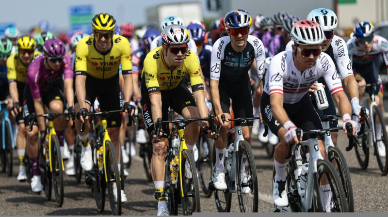 Emīls Liepiņš priekšā
Foto: Sprint Cycling