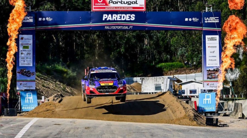 Sesks/Francis treniņos. Foto: wrc.com