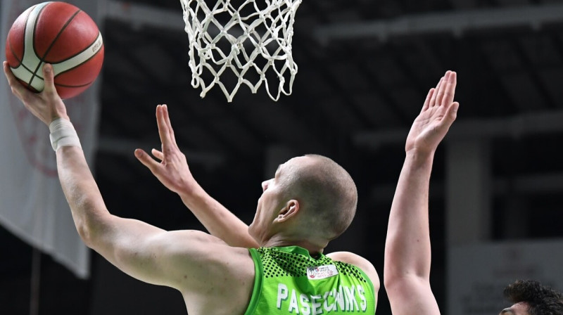 Anžejs Pasečņiks uzbrukumā. Foto: Tofaş Spor Kulübü