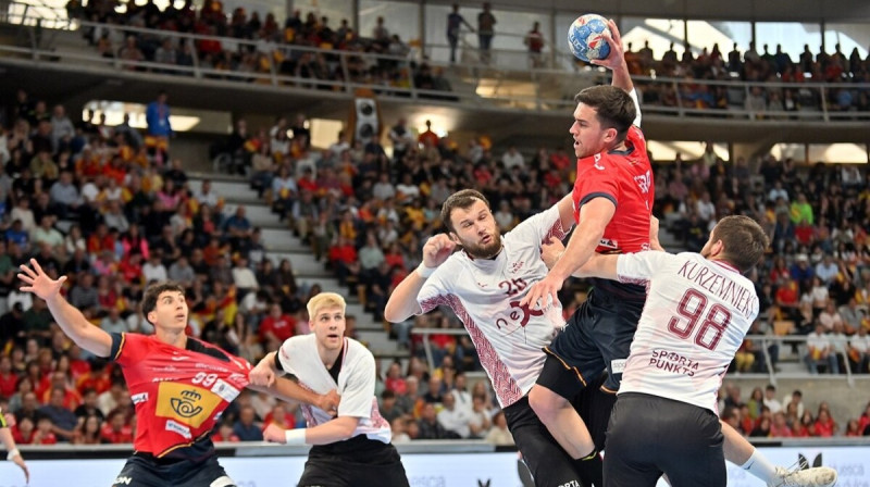 Mirklis no Spānijas un Latvijas valstsvienību spēles Veskā. Foto: Juan Luis Recio/Real Federación Española de Balonmano (RFEBM)