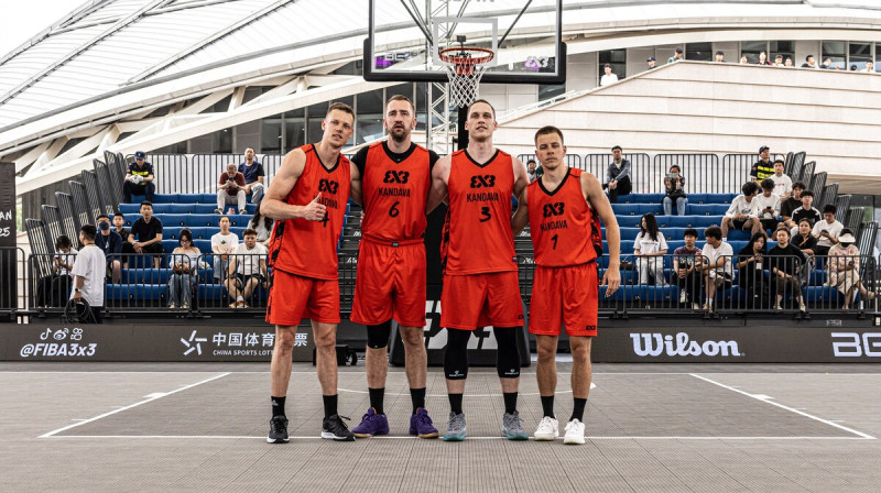 "Kandava"/"Turība" Ķīnā: Kārlis Žunda, Rihards Kuksiks, Rihards Strauts un Markuss Mamajs. Foto: FIBA