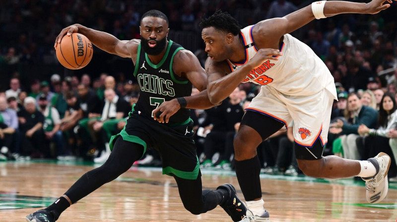 Džeilens Brauns spēlē pret Ņujorkas "Knicks". Foto: Bob DeChiara/Imagn Images/Scanpix