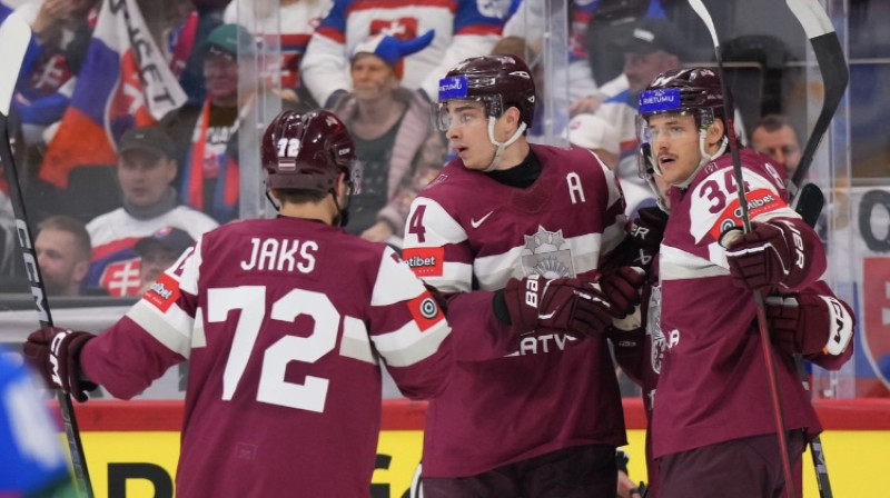 Kristiāns Rubīns un Eduards Tralmaks. Foto: IIHF