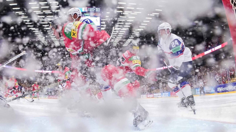 Mirklis no Ungārijas un Norvēģijas valstsvienību cīņas Herningā. Foto: IIHF