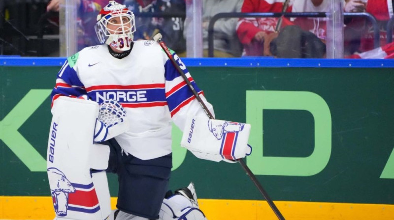 Norvēģijas izlases vārtsargs Jonass Arncens Foto: IIHF